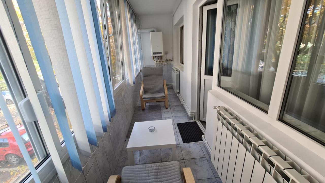 White Glamour Apartment *